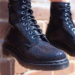 Dr. Marten’s high shine snake 1460 ankle high boot